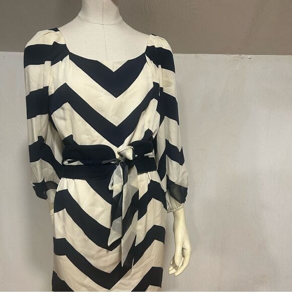 DVF Brygid Silk Navy and Crème Belted Chevron Dress - Picture 7 of 12